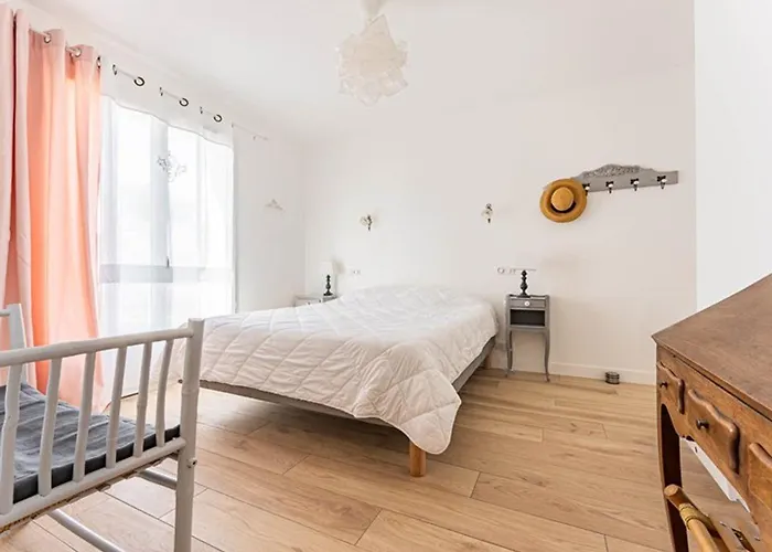 Maison Neuve Avec Piscine Chauffée – 4 Chambres, Près - Fr-1-835-39